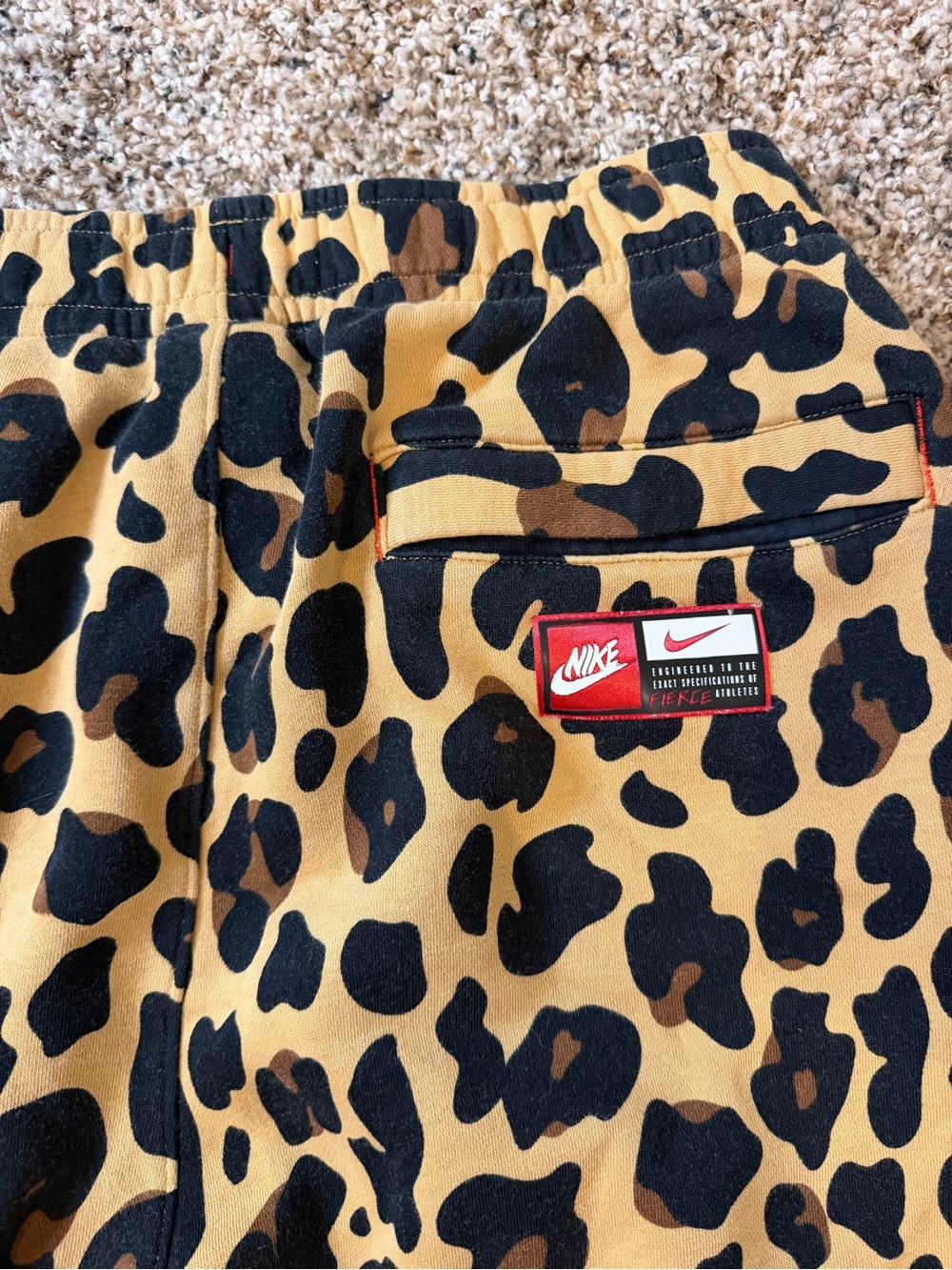 Nike Sportswear Men’s Leopard Tapered Club Fleece Sweatpants Size L NEW w/o tags - Picture 6 of 6